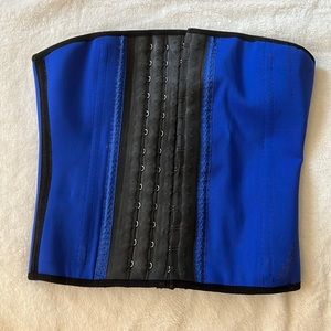 Perfect Gently Used Waist Trainer. 5”- 5”6 130-149lbs /5”7 - 6ft” or 150-169 lbs